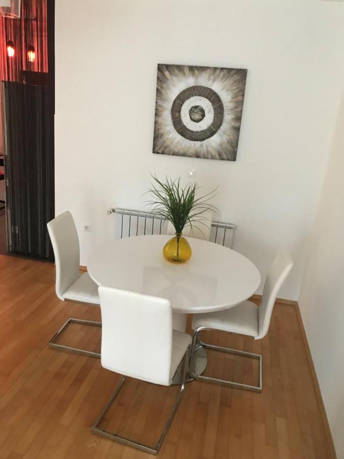 Apartment Angela With Private Garage Slot พูลา ภายนอก รูปภาพ