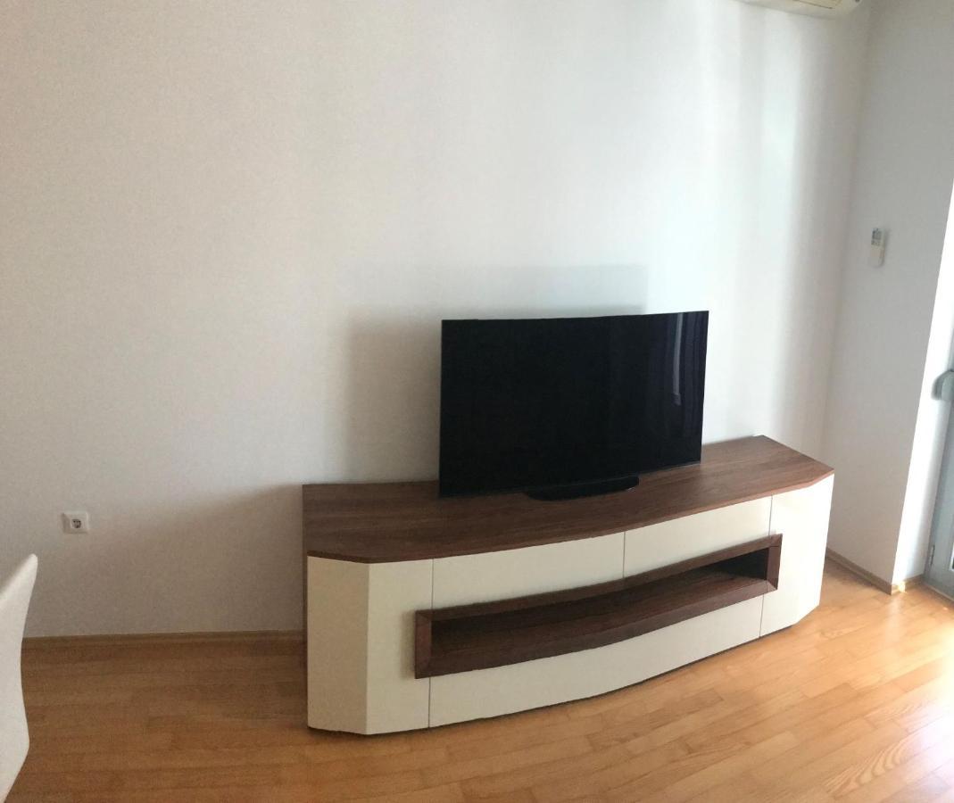 Apartment Angela With Private Garage Slot พูลา ภายนอก รูปภาพ