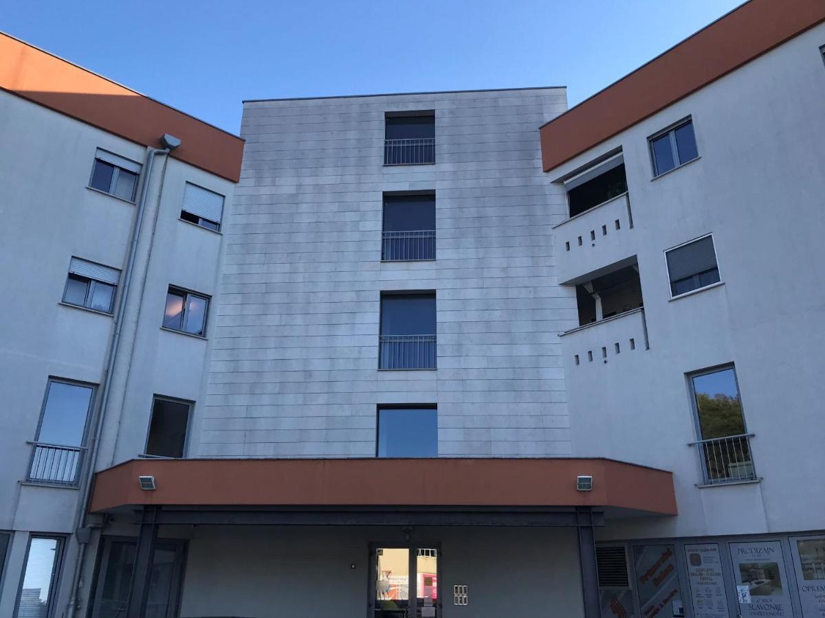Apartment Angela With Private Garage Slot พูลา ภายนอก รูปภาพ
