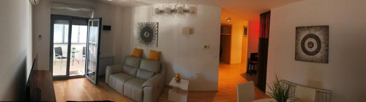 Apartment Angela With Private Garage Slot พูลา ภายนอก รูปภาพ