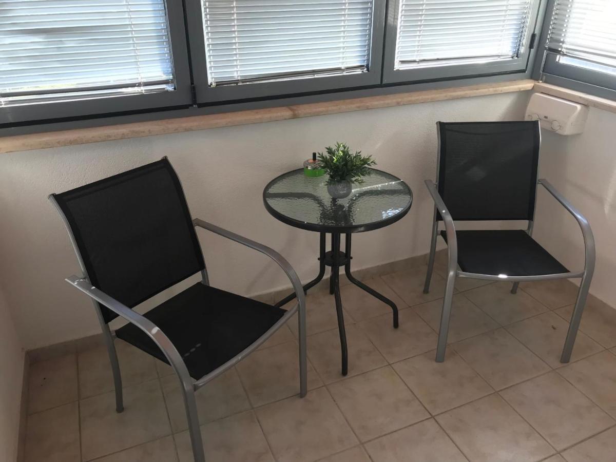 Apartment Angela With Private Garage Slot พูลา ภายนอก รูปภาพ