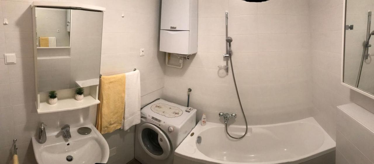 Apartment Angela With Private Garage Slot พูลา ภายนอก รูปภาพ